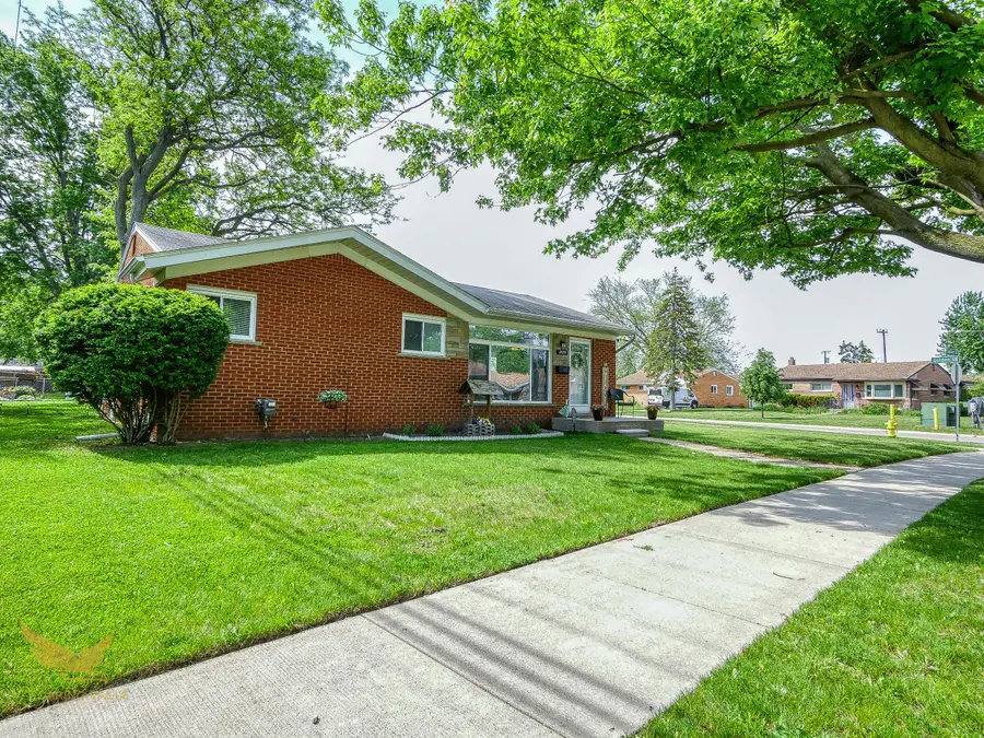 21114 Danbury Street, Clinton Township, MI 48035 - #3