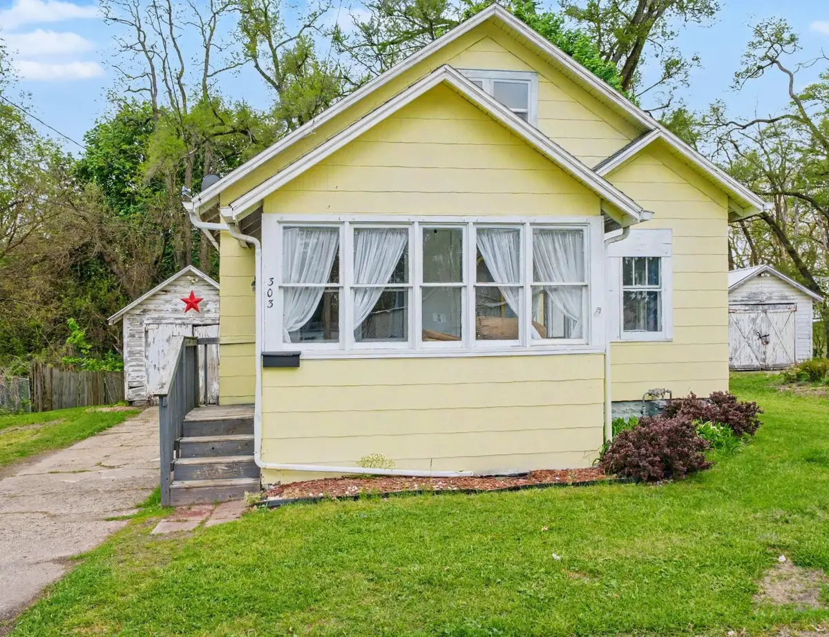 303 N Lowe Street, Dowagiac, MI 49047 - #1