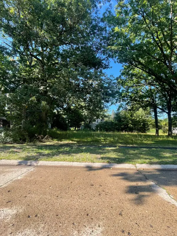 3301 N Center Road, Flint, MI 48506