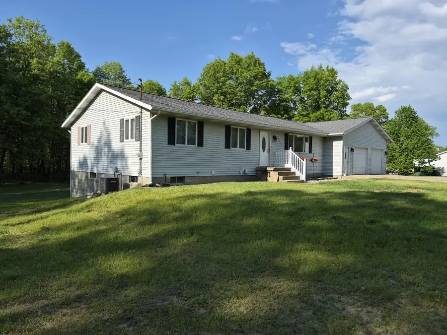 20200 W Lake Montcalm Road, Howard City, MI 49329 - #3