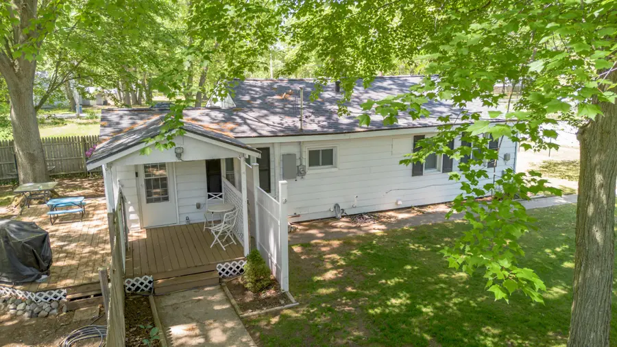 1341 E Summit Avenue, Norton Shores, MI 49444 - #2
