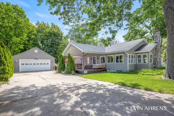 17284 Coles Park Road, Spring Lake, MI 49456
