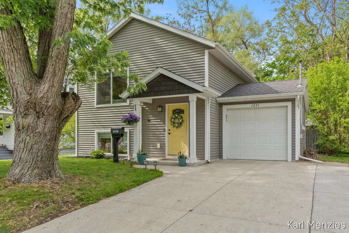 1231 Bradford Street Ne, Grand Rapids, MI 49503 - #1