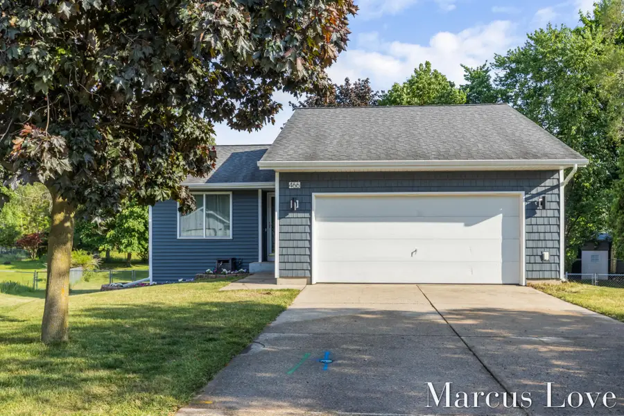 466 Madison Court Se, Kentwood, MI 49548 - #2