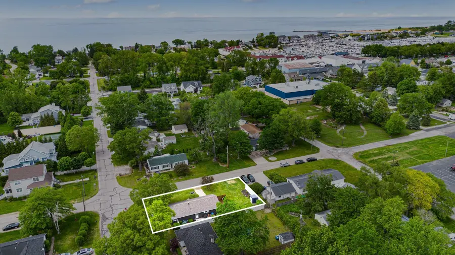 823 W Merchant Street, New Buffalo, MI 49117 - #2