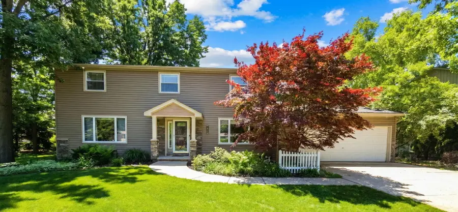 8073 Gandy Court, Grosse Ile, MI 48138 - #2