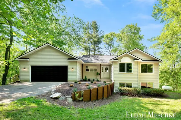 17610 Simmons Avenue Ne, Cedar Springs, MI 49319