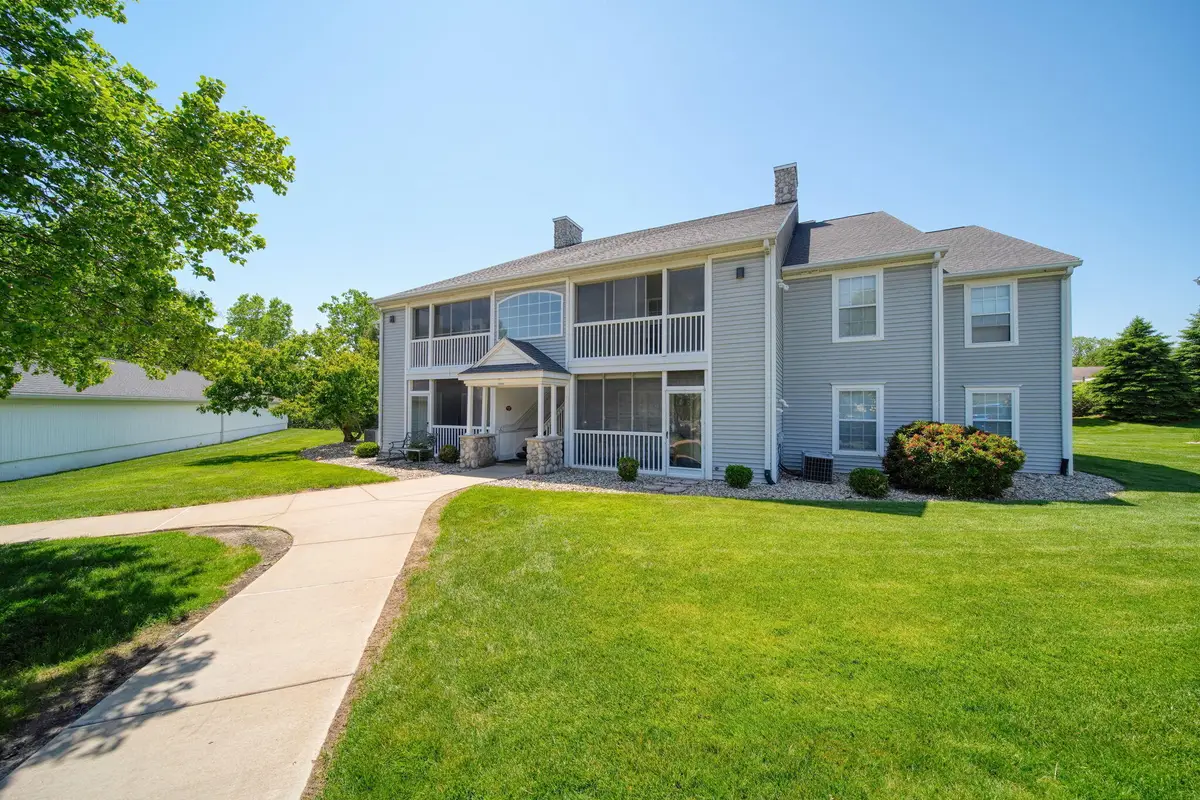 822 W Barrington Circle, Jackson, MI 49203 - #1