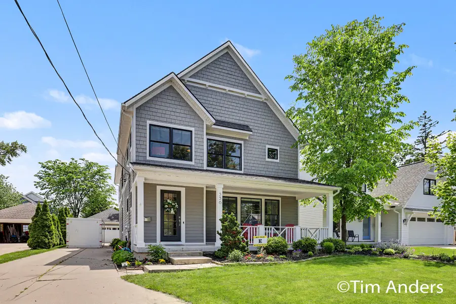 556 Greenwood Avenue Se, East Grand Rapids, MI 49506 - #2