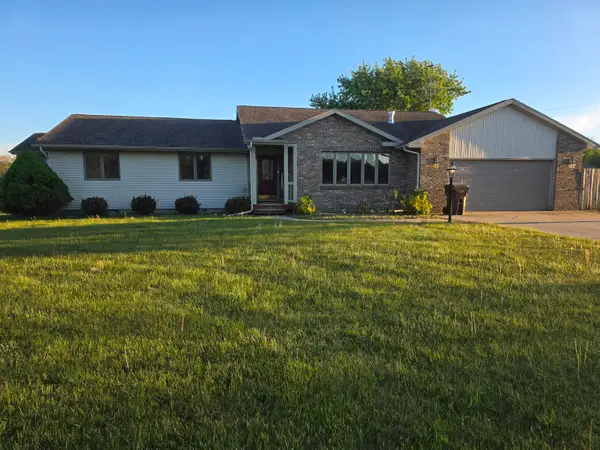 2021 W Pine River Road, Breckenridge, MI 48615