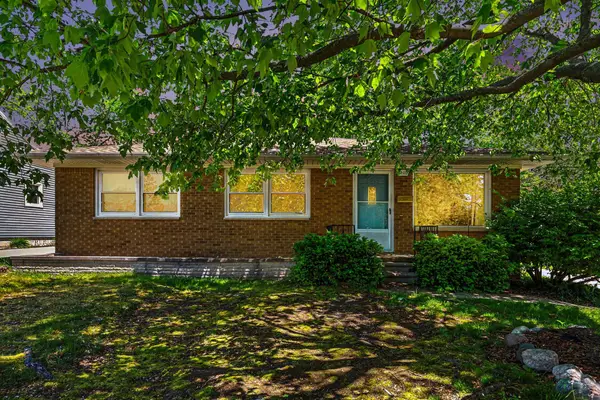 2117 Edwin Place, Lansing, MI 48911