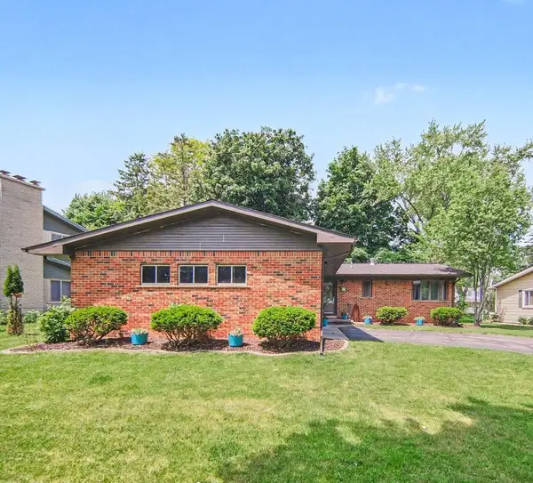 17 Sycamore Drive, Chelsea, MI 48118