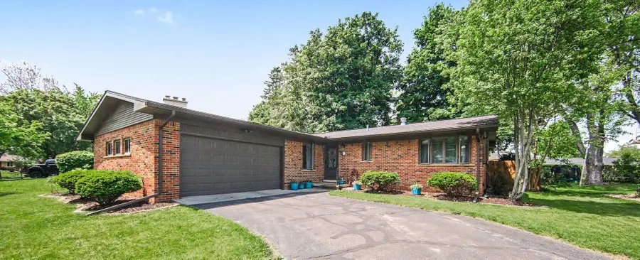 17 Sycamore Drive, Chelsea, MI 48118 - #2