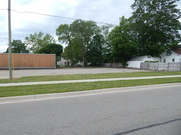 299 E Gardner Street Nw, Sparta, MI 49345