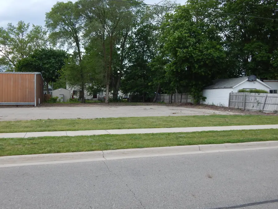 299 E Gardner Street Nw, Sparta, MI 49345 - #3