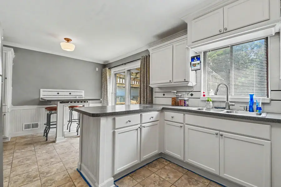 532 Clayton Avenue Nw, Grand Rapids, MI 49534 - #3
