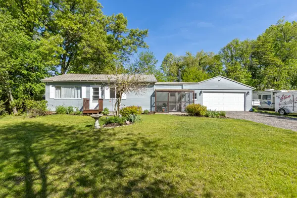 17270 Apache Trail, Howard City, MI 49329