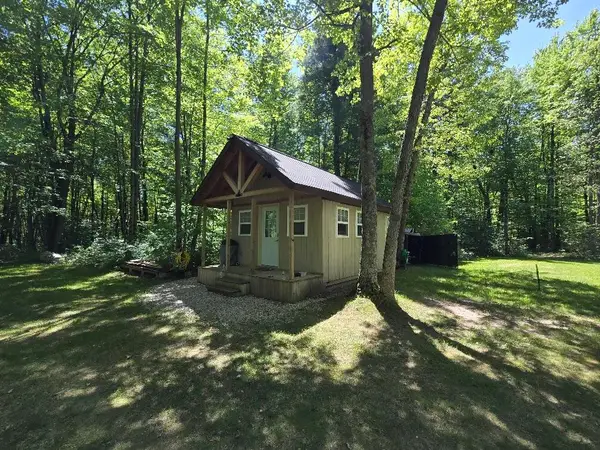 1389 S Oak Avenue, White Cloud, MI 49349