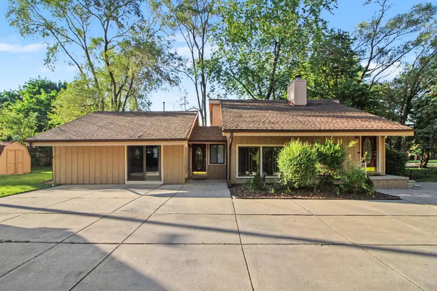 9425 Lamont Street, Livonia, MI 48150 - #2