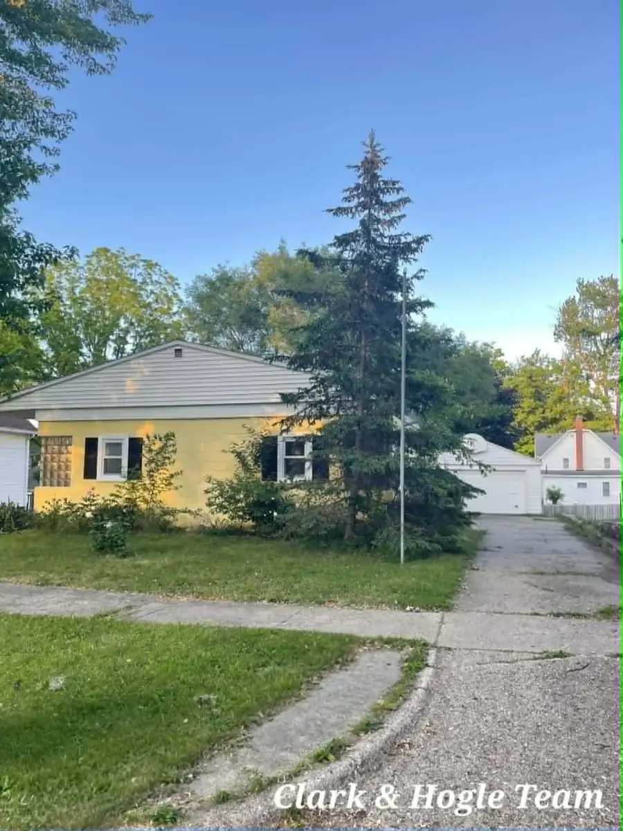 105 S Prospect Street, Saint Johns, MI 48879 - #3