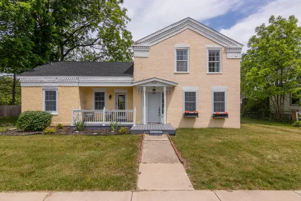 514 N Kalamazoo Street, Paw Paw, MI 49079