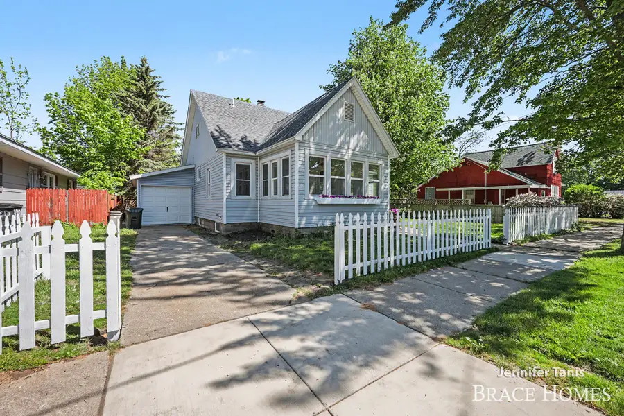 2154 Morton Avenue, Muskegon, MI 49441 - #2