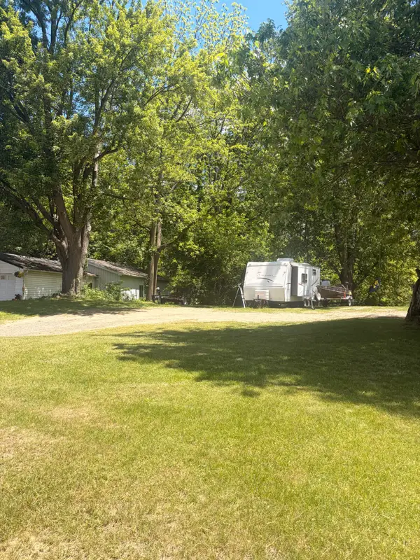 627 Fairyland Avenue, Jackson, MI 49202