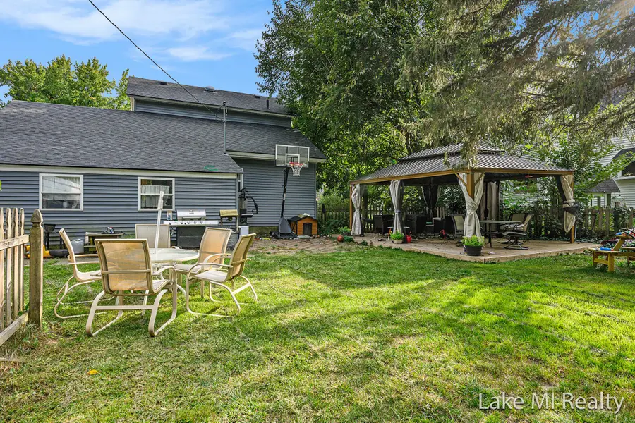 426 W Bridge Street, Plainwell, MI 49080 - #2