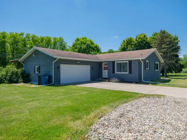 8290 E W Avenue E, Vicksburg, MI 49097