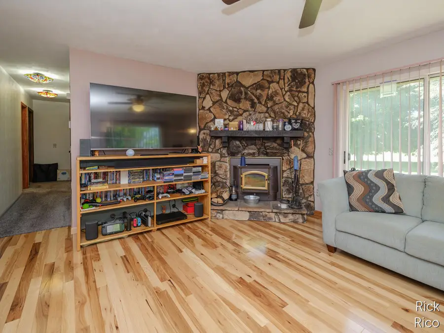 8290 E W Avenue E, Vicksburg, MI 49097 - #3