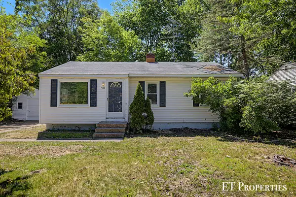 3739 Grape Avenue Ne, Grand Rapids, MI 49525
