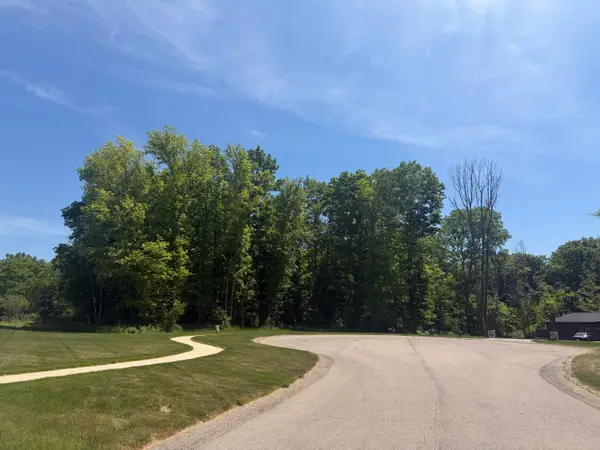6306 Applewood Acres Drive Ne, Comstock Park, MI 49321