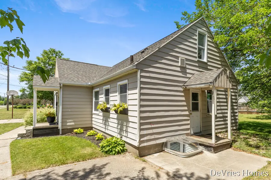 3543 30th Street Sw, Grandville, MI 49418 - #3