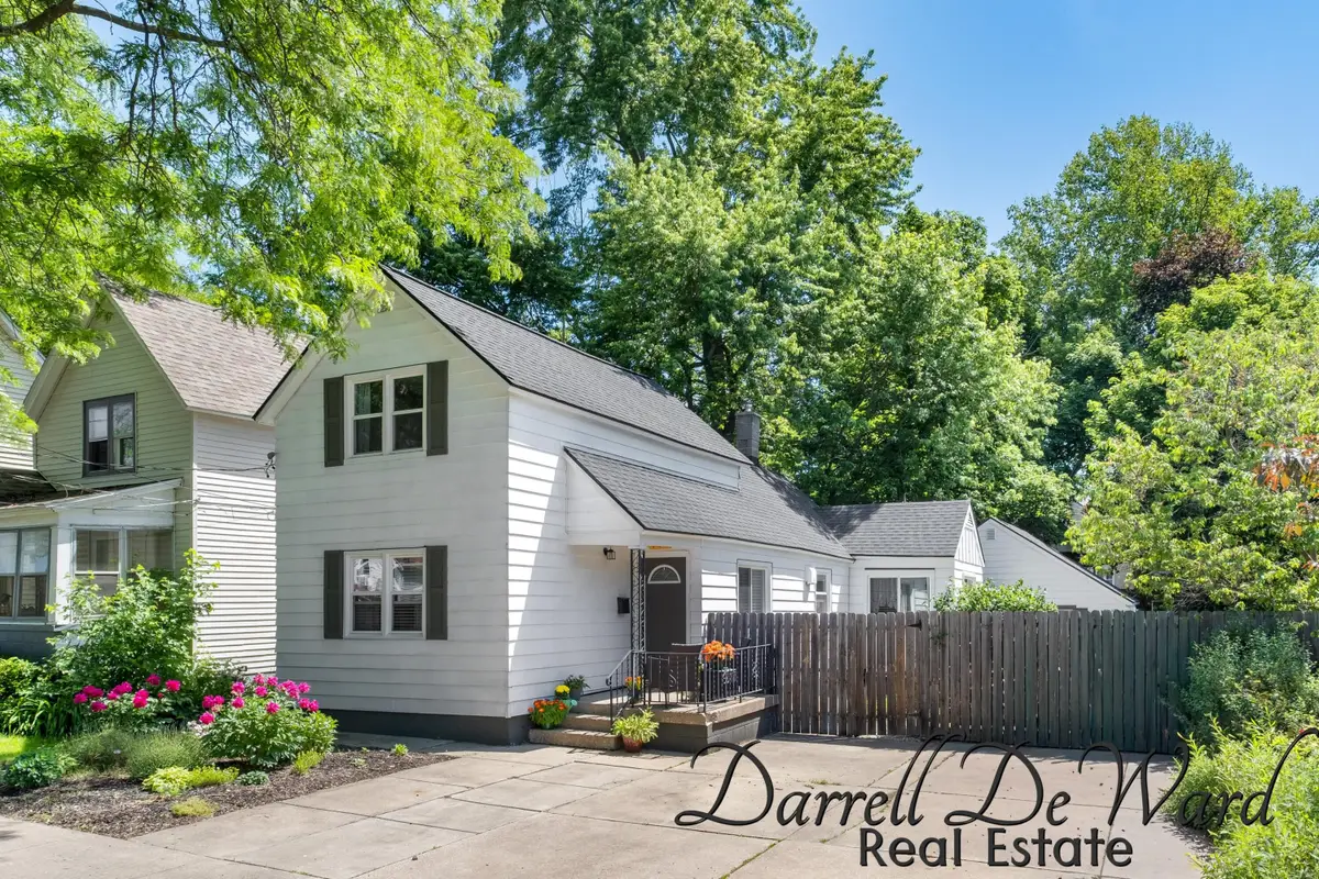 916 Lincoln Avenue Nw, Grand Rapids, MI 49504 - #1