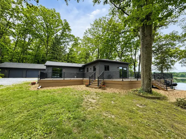27661 Pine Lake Street, Edwardsburg, MI 49112