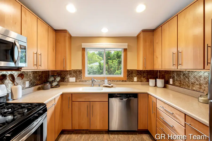 895 Bellewood Drive Se, Grand Rapids, MI 49508 - #2