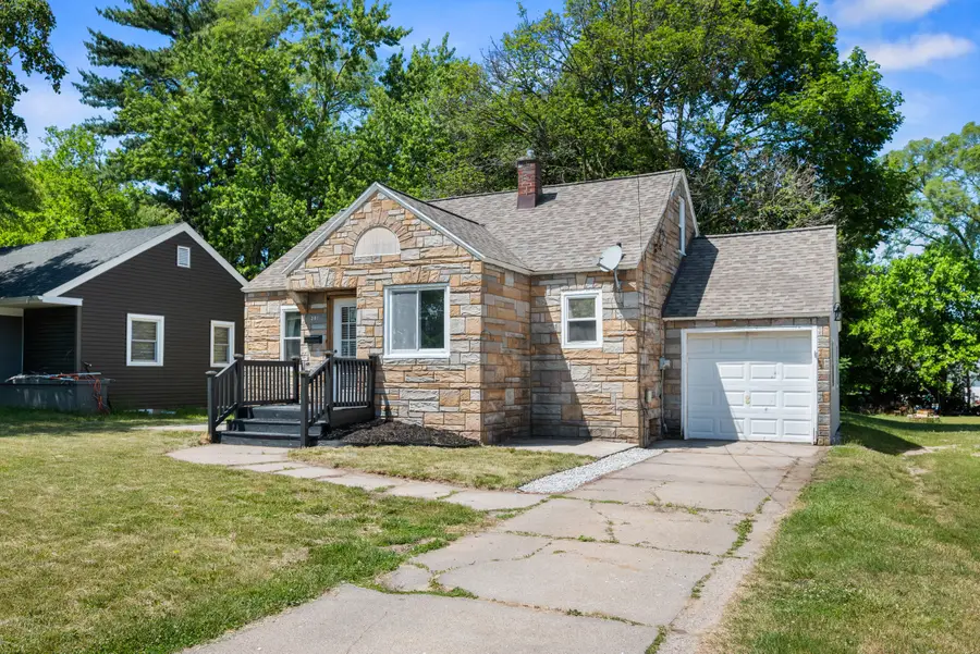 301 Lemyra Street Se, Wyoming, MI 49548 - #2
