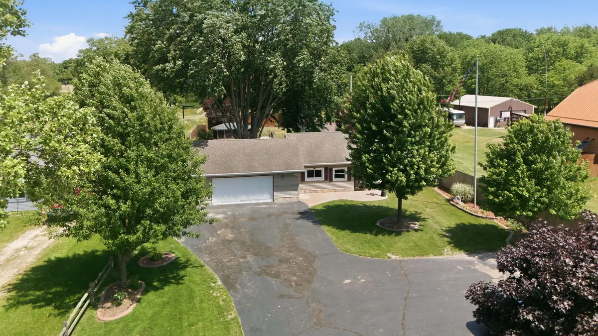 2743 N Michigan 140 Highway, Watervliet, MI 49098 - #1