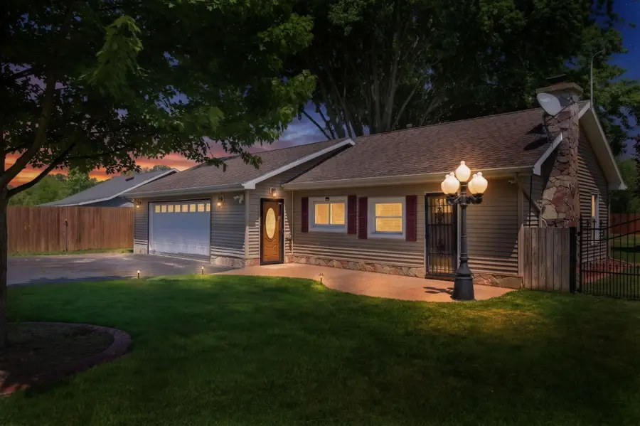 2743 N Michigan 140 Highway, Watervliet, MI 49098 - #3