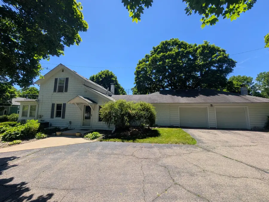 1020 S Marshall Avenue, Marshall, MI 49068 - #2