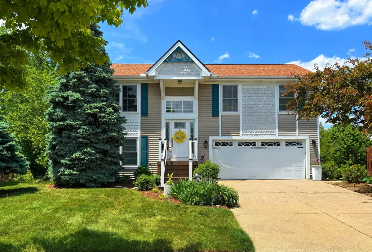 558 Thornhill Court, Belleville, MI 48111 - #1