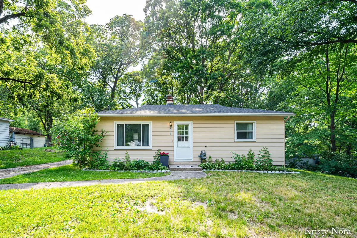 4329 NW Laura Avenue Nw, Comstock Park, MI 49321 - #1
