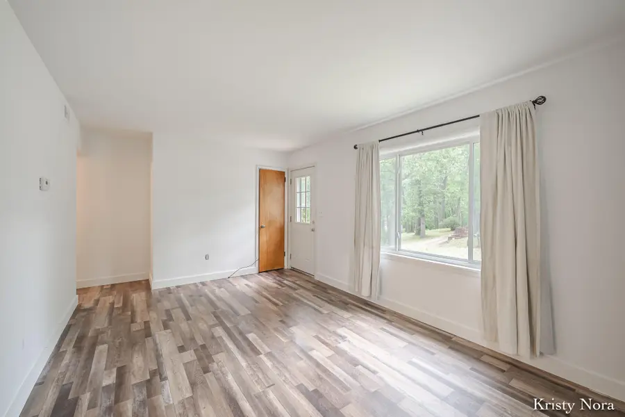 4329 NW Laura Avenue Nw, Comstock Park, MI 49321 - #3