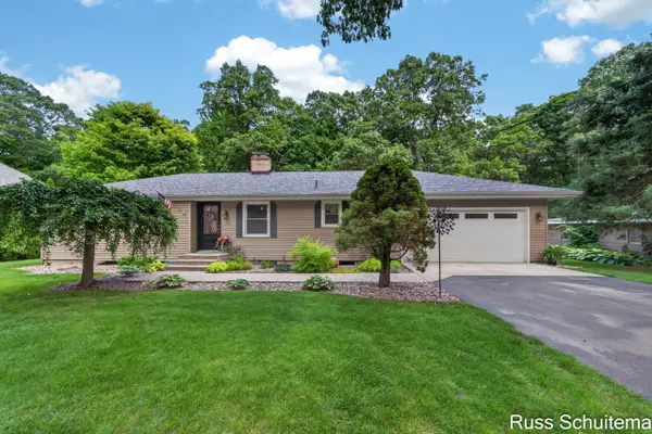 18270 N Fruitport Road, Spring Lake, MI 49456