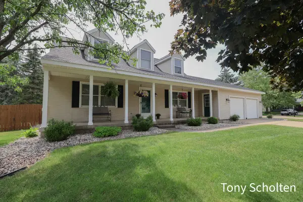7537 Woodside Drive, Hudsonville, MI 49426
