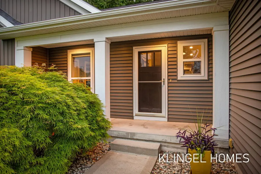 16815 Watersedge Drive, Grand Haven, MI 49417 - #2