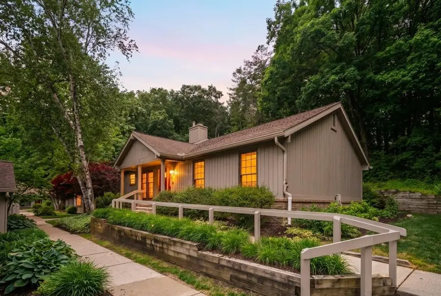 2202 Pine Grove Court, Ann Arbor, MI 48103 - #2