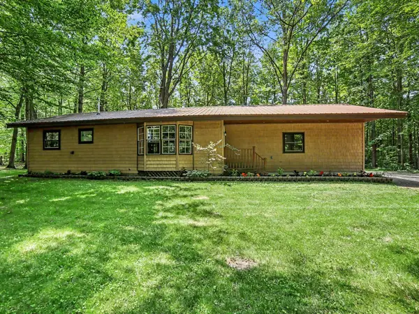 4873 W Birch Lane, Pentwater, MI 49449