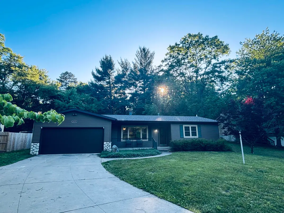 2025 Walker Avenue Nw, Grand Rapids, MI 49504 - #1
