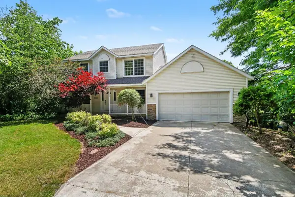 1090 Cumberland Avenue Se, Lowell, MI 49331